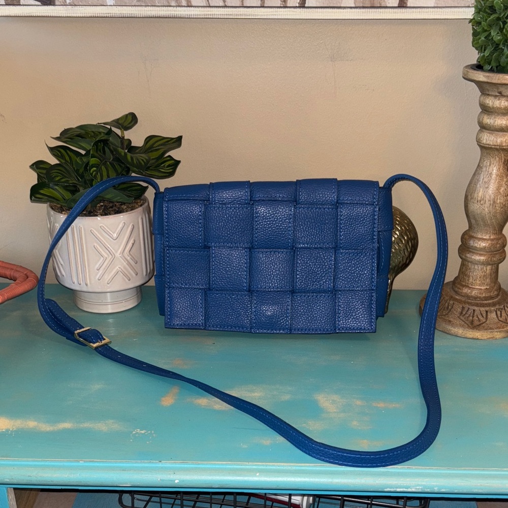 Elegant Blue Woven Crossbody Bag